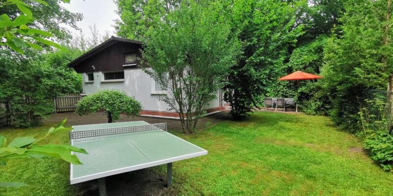 Ferienhaus mit Garten und Tischtennisplatte Ferienhaus mit Garten und Tischtennisplatte