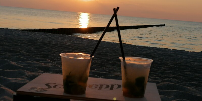 Sonnenuntergang in Markgrafenheide Sandstrände von Markgrafenheide und Graal-Müritz haben viele kleine Strandbars
